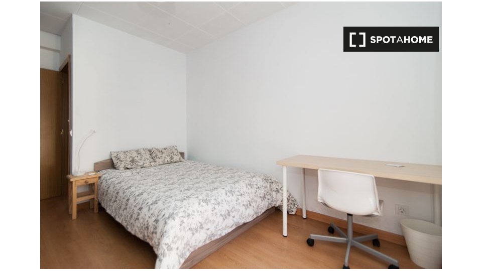 Double room Madrid, 7 beds, 140m² — photo 3