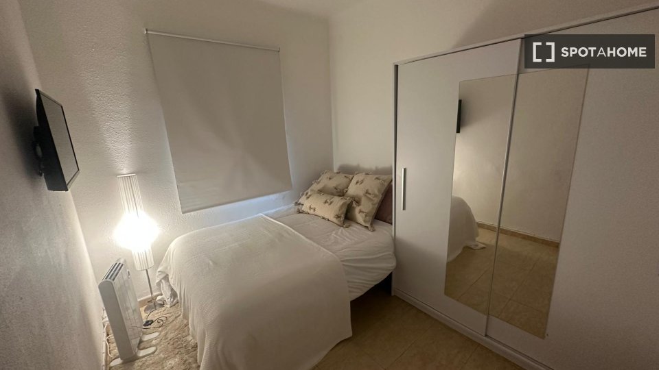 Double room Barcelona, 3 beds — photo 2