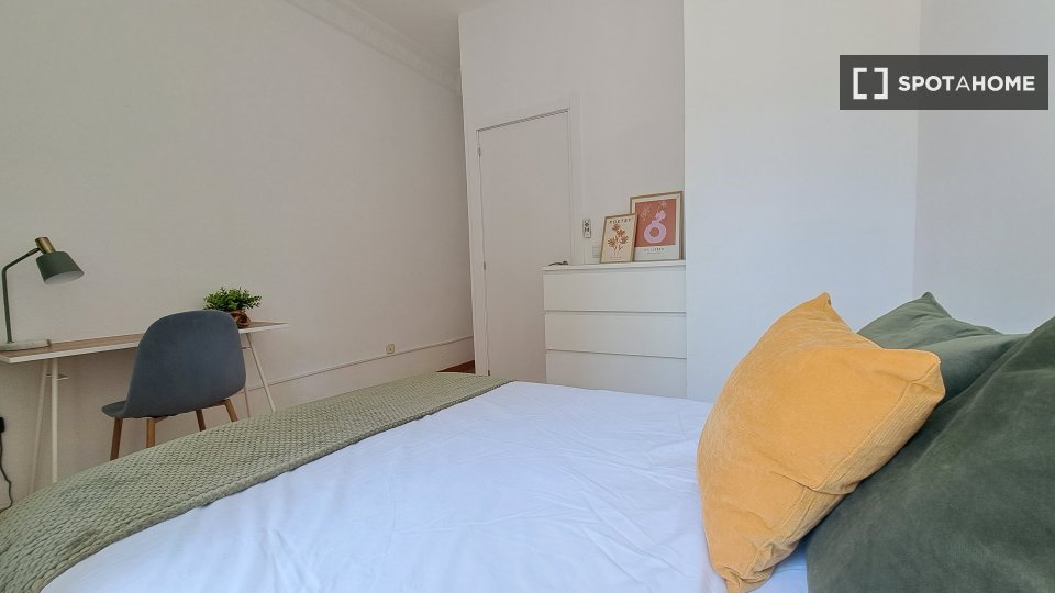Double room Madrid, 5 beds — photo 3