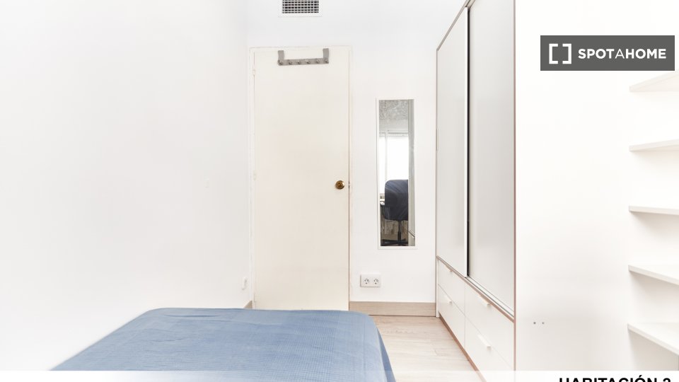 Double room Seville, 3 beds — photo 24