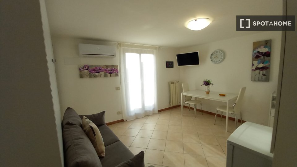 Apartment Rome, 1 bed — photo 10