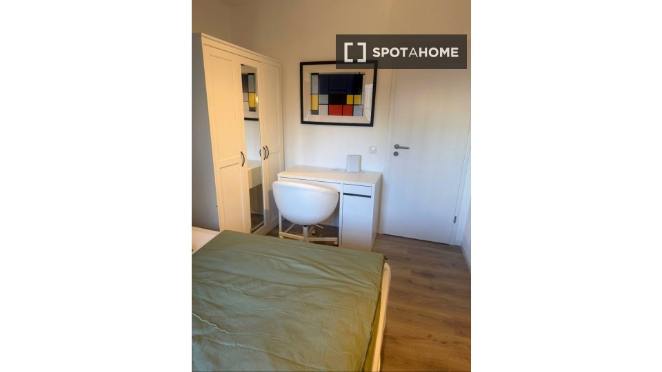 Double room Dusseldorf, 4 beds, 100m² — photo 2