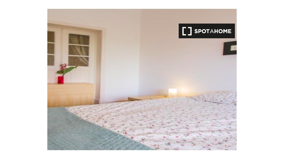 Double room Lisbon, 4 beds, 90m² — photo 3