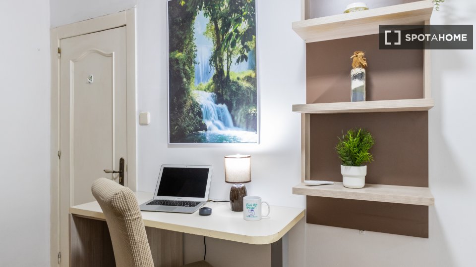 Double room Madrid, 5 beds — photo 18