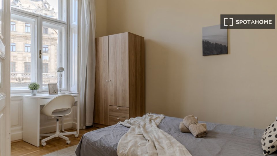Double room Budapest, 3 beds, 90m² — photo 15