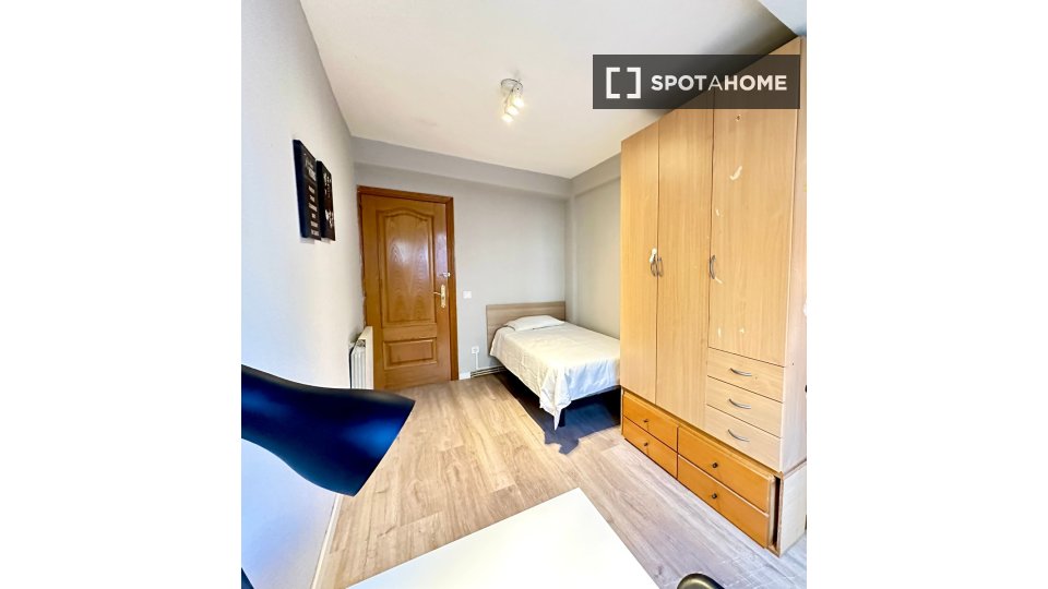 Double room Madrid, 4 beds — photo 39
