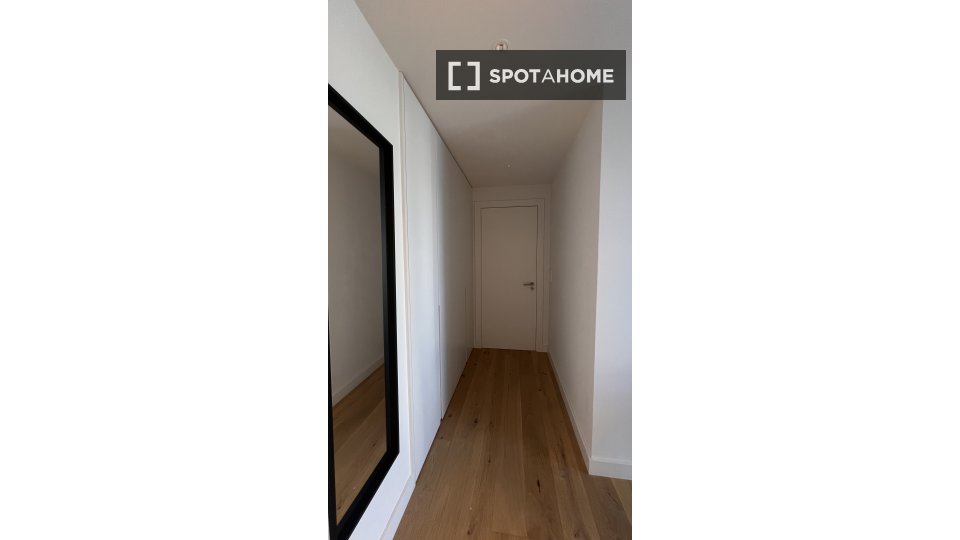Apartment Lisbon, 2 beds, 108m² — photo 19