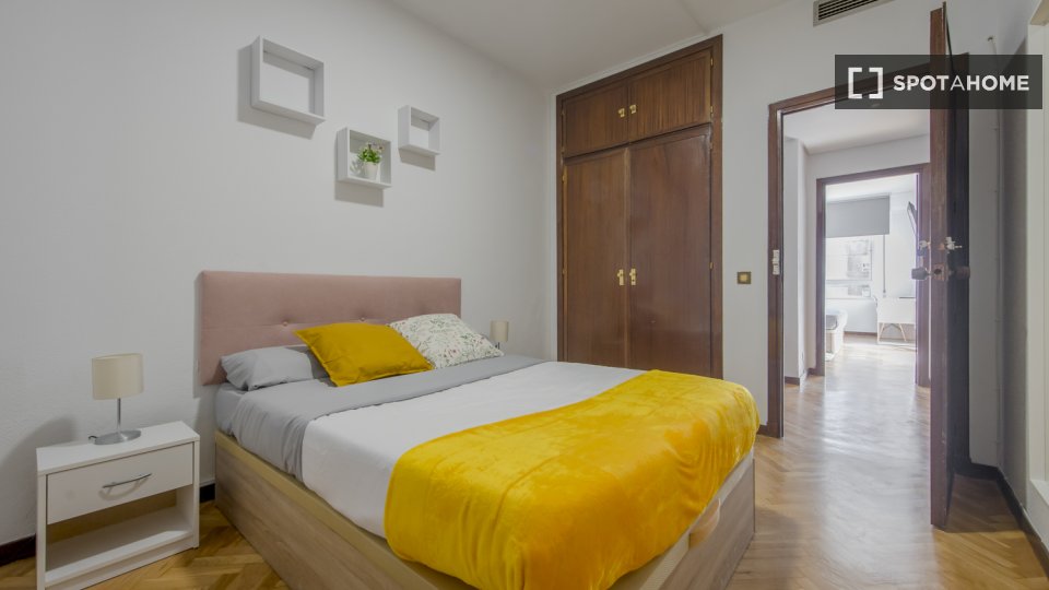 Double room Madrid, 9 beds, 220m² — photo 15