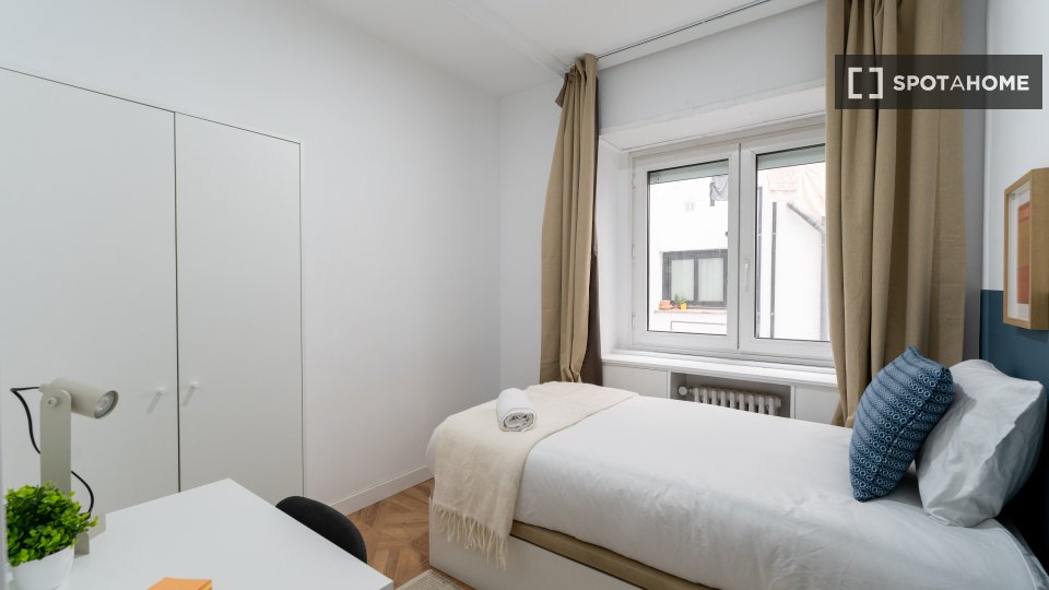 Double room Madrid, 7 beds — photo 12