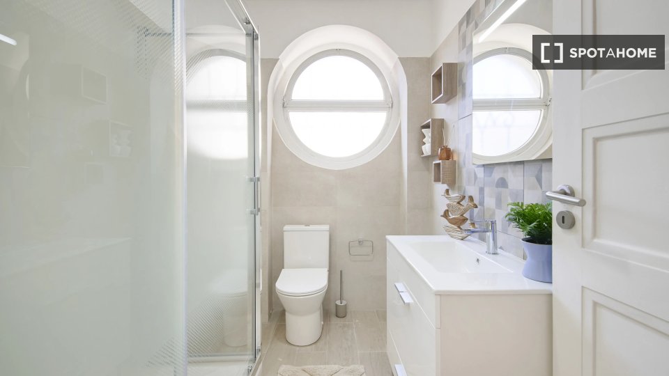 Double room Lisbon, 4 beds — photo 19