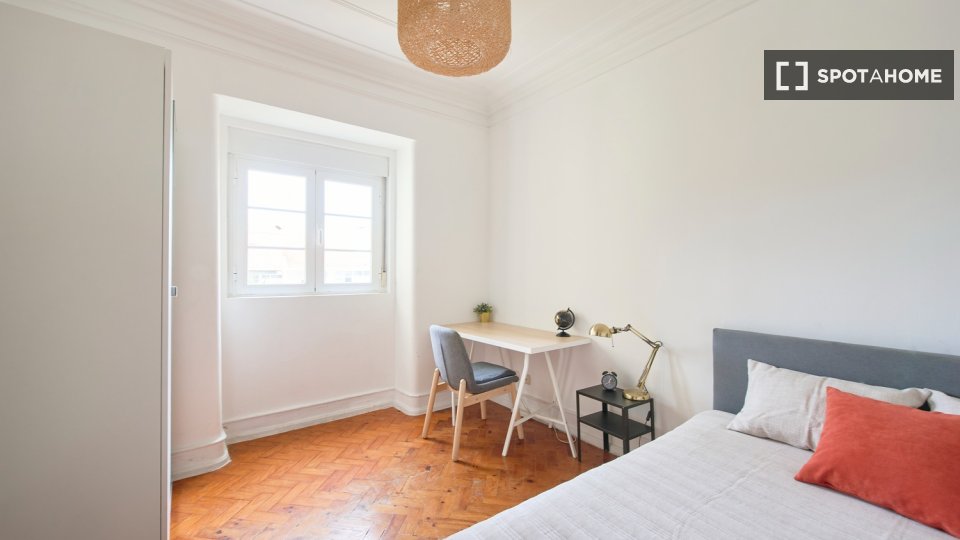 Double room Lisbon, 4 beds — photo 53