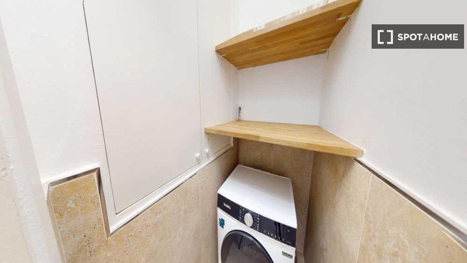 Double room Paris, 3 beds, 60m² — photo 3