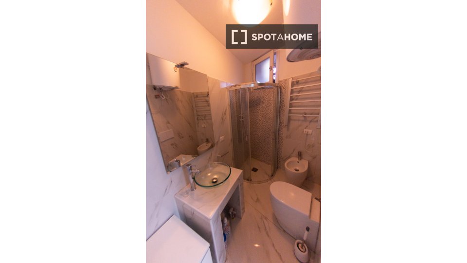 Double room Milan, 3 beds, 75m² — photo 10
