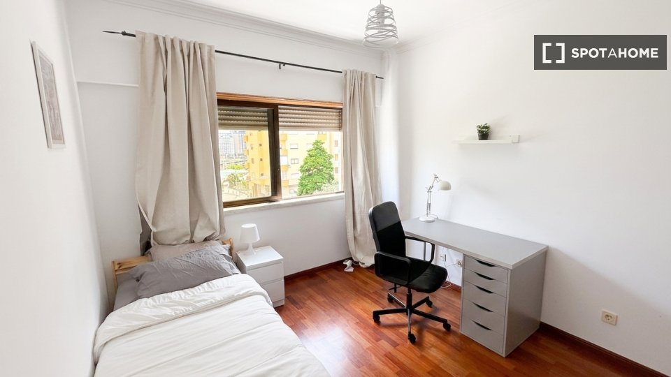 Double room Lisbon, 1 bed, 90m² — photo 9