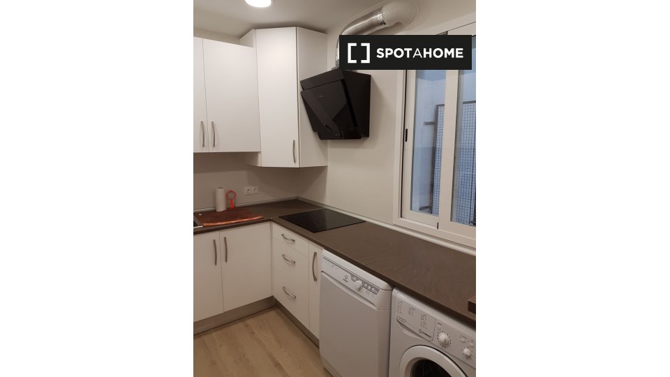 Double room Madrid, 3 beds, 80m² — photo 5
