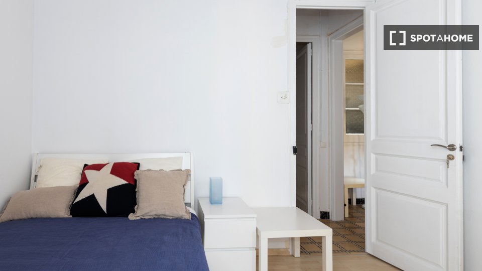 Double room Barcelona, 4 beds, 75m² — photo 3