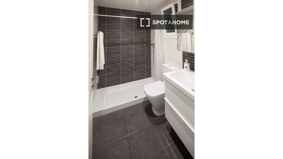 Apartment Barcelona, 4 beds, 100m² — photo 6