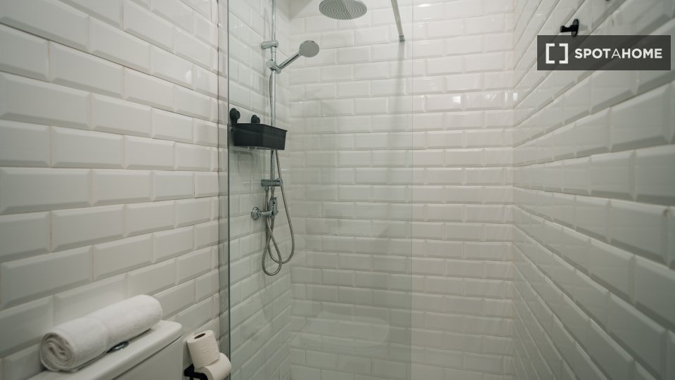 Double room Madrid, 6 beds, 185m² — photo 10
