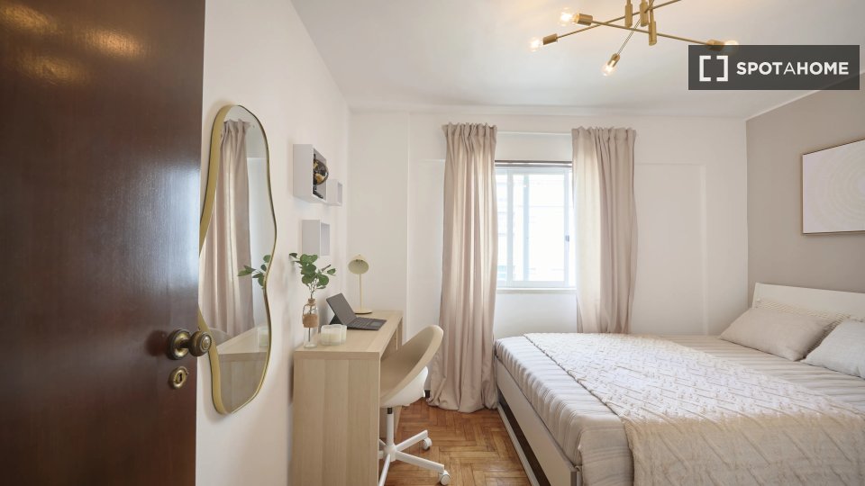 Double room Lisbon, 5 beds — photo 1