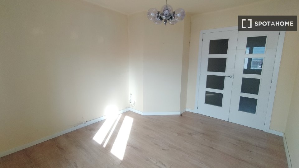 Double room Madrid, 4 beds, 85m² — photo 11