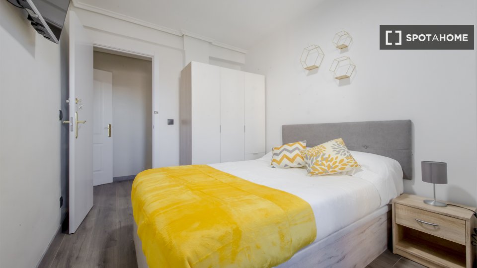 Double room Madrid, 5 beds, 100m² — photo 9