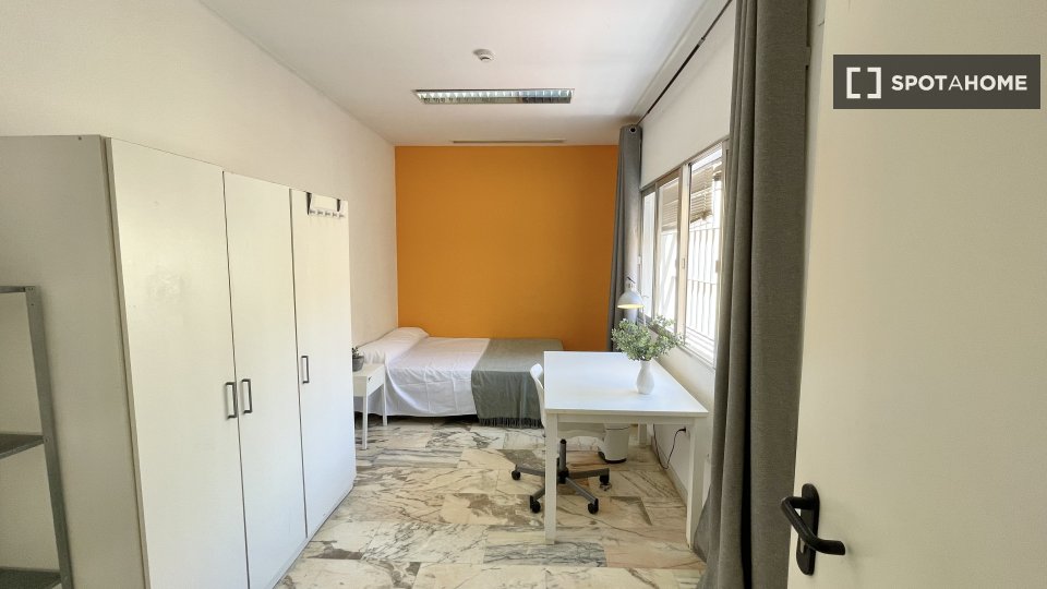 Double room Seville, 17 beds, 410m² — photo 2