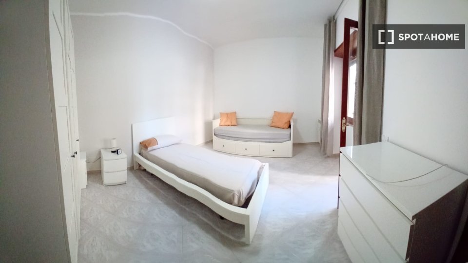 Double room Rome, 3 beds, 75m² — photo 48