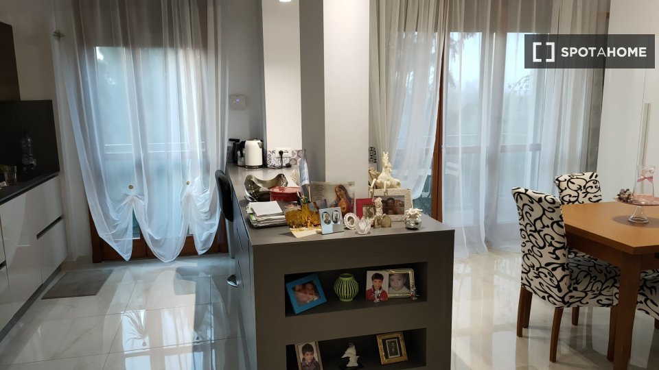 Double room Milan, 2 beds — photo 8