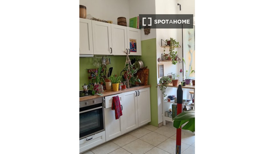 Camera in appartamento condiviso a Roma - a Roma