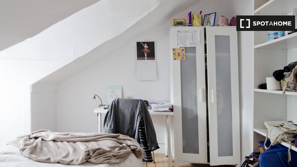 Double room Lisbon, 4 beds — photo 11