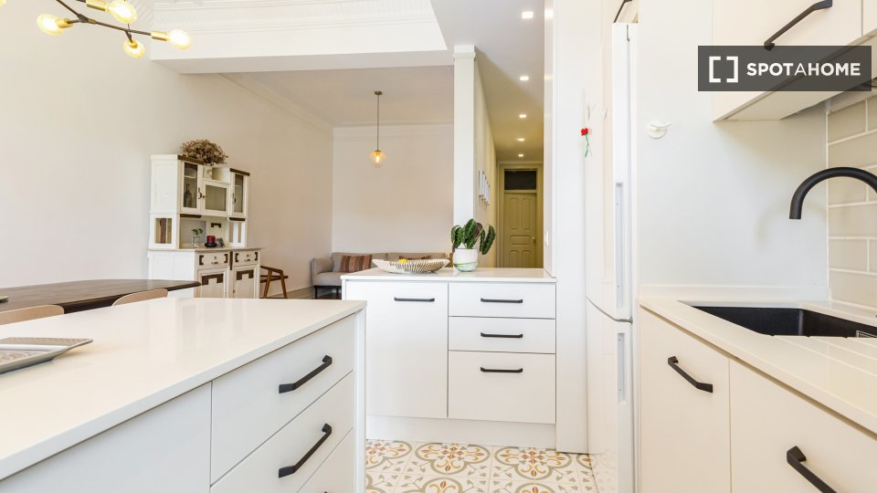Apartment Lisbon, 2 beds, 105m² — photo 16
