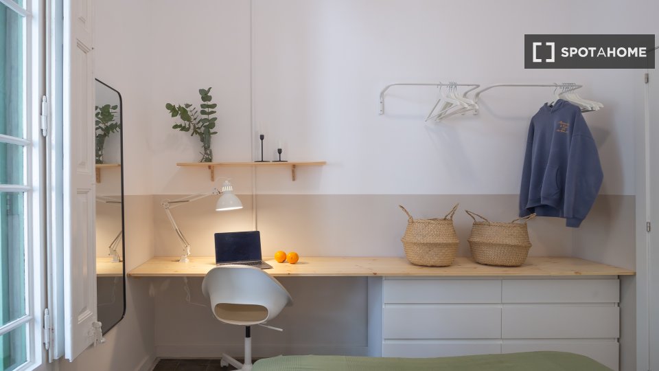 Double room Barcelona, 4 beds, 90m² — photo 4
