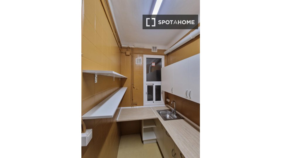 Double room Barcelona, 5 beds, 80m² — photo 3