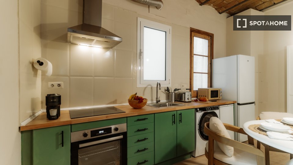 Double room Barcelona, 3 beds, 90m² — photo 9