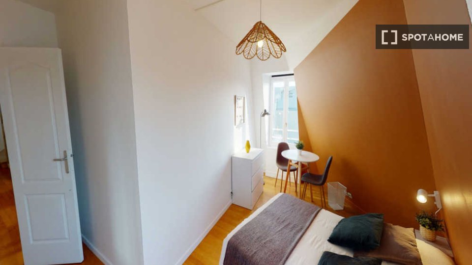 Double room Paris, 4 beds, 80m² — photo 2