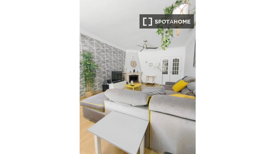 Double room Lisbon, 3 beds, 124m² — photo 9