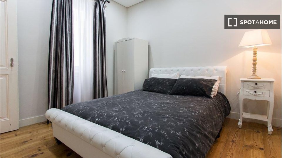Apartment Lisbon, 2 beds, 130m² — photo 2