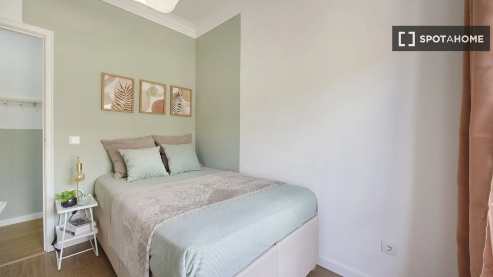 Double room Lisbon, 4 beds — photo 12