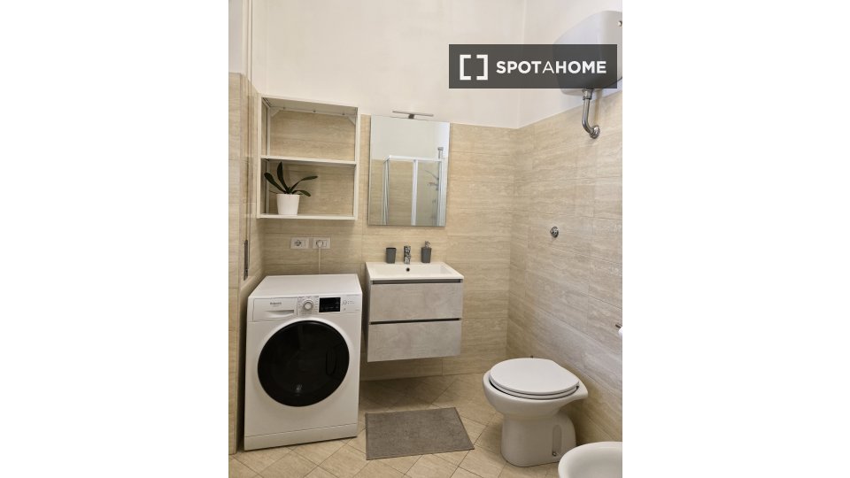 Double room Rome, 3 beds, 80m² — photo 11