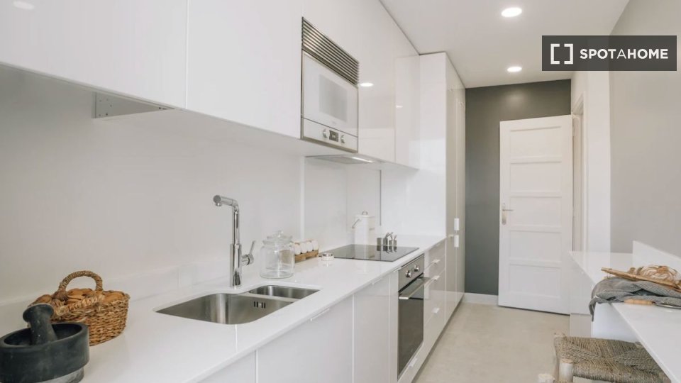 Apartment Lisbon, 3 beds — photo 18