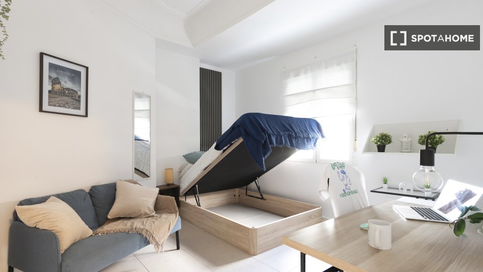 Double room Madrid, 5 beds — photo 3