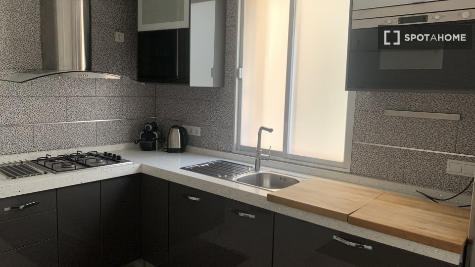 Apartamento de 2 dormitorios en alquiler en Embajadores, Madrid