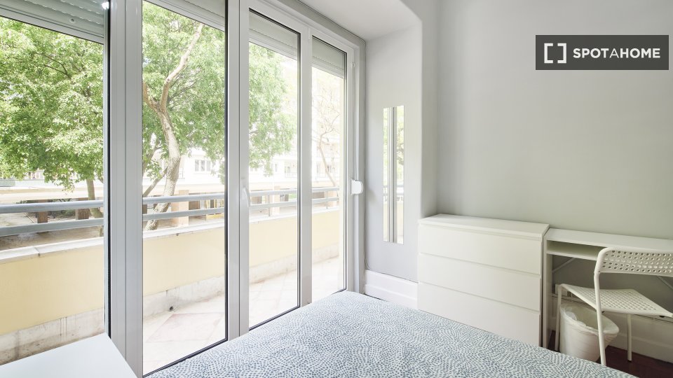 Double room Lisbon, 14 beds — photo 35