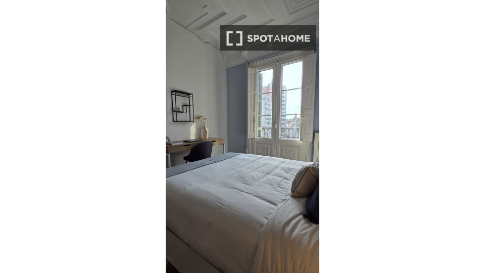 Double room Barcelona, 10 beds, 210m² — photo 2