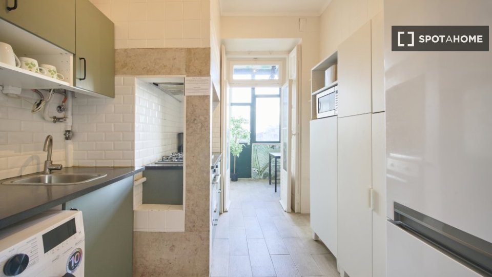 Double room Lisbon, 6 beds — photo 14