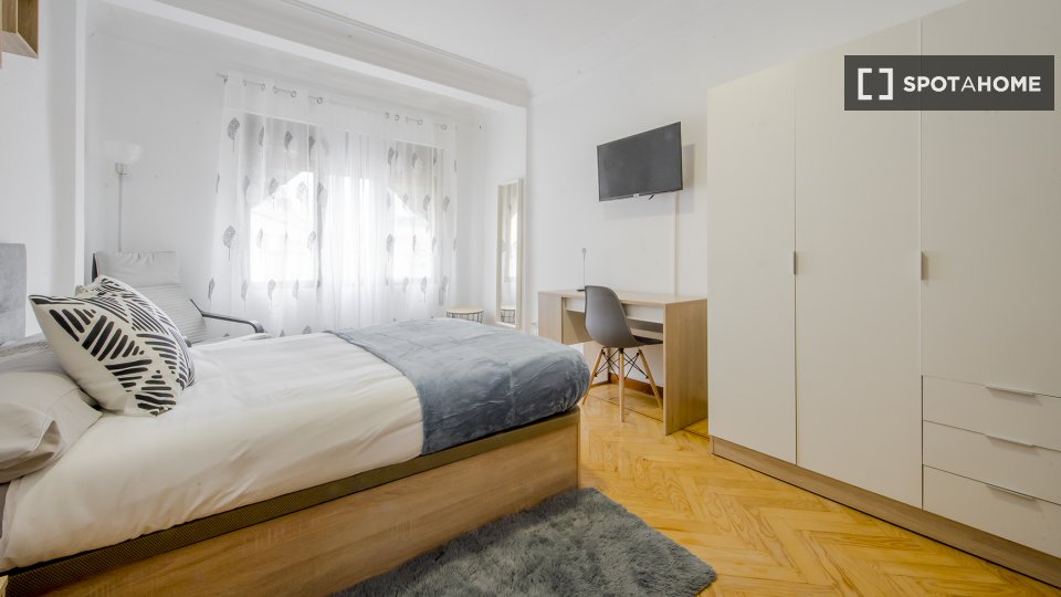 Double room Madrid, 5 beds, 110m² — photo 12