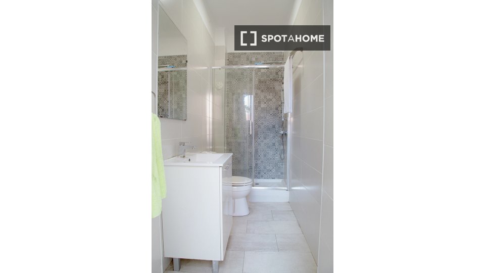 Double room Lisbon, 4 beds — photo 15