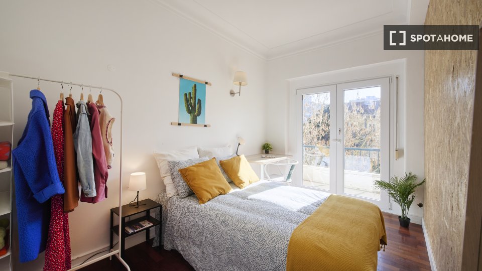 Double room Lisbon, 5 beds — photo 1