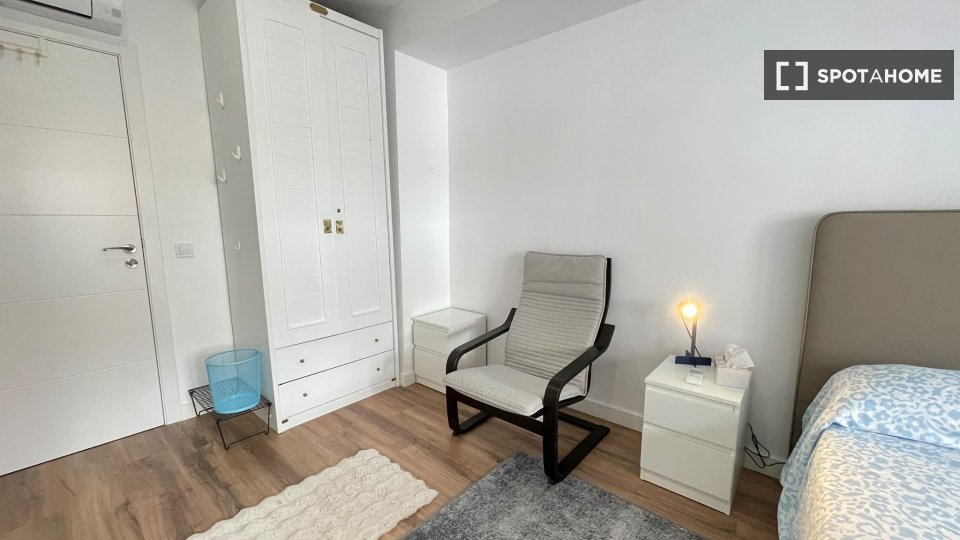 Double room Madrid, 6 beds — photo 9
