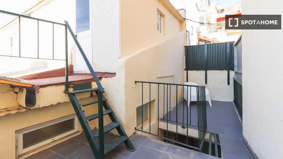Double room Lisbon, 6 beds — photo 8